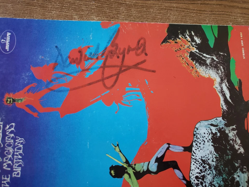 hand signed DAVID BYRON 1970s VG+ Uriah Heep – The Magician's Birthday 652 LP33 - Image 2 of 4