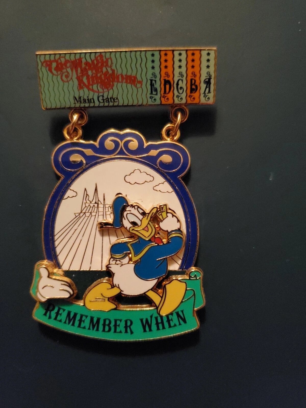 Disney pin Remember When White Glove Donald Duck Magic Kingdom Ticket Book LE750