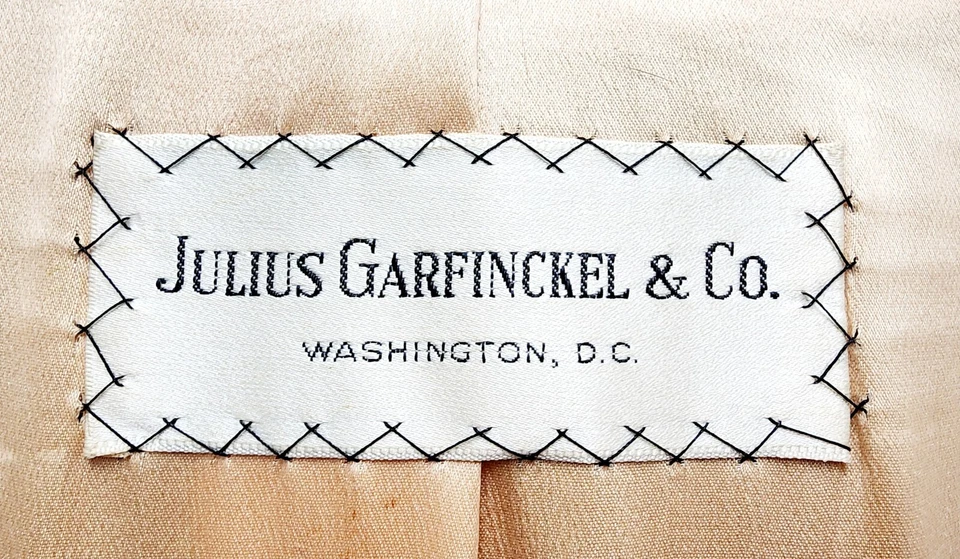 Vintage 1950's 100%.Cashmere Couture Coat With Mink Collar Perfect for Parties. - Image 3 of 4