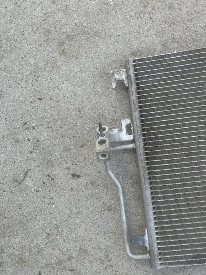 Condensador de aire acondicionado usado se adapta a: Mercedes-Benz Mercedes Sprinter 2500 2017 3,0 grado B Foto 4 de 4