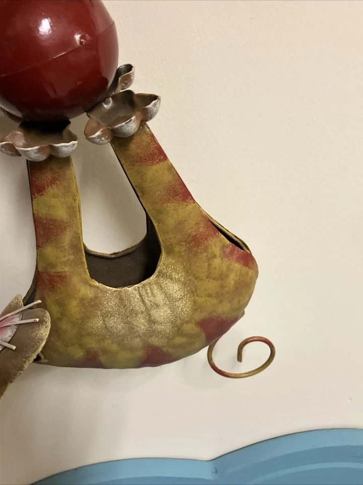 Caprichosa Escultura de Metal Gato SILLY Al Revés Hilo Rojo Bola Decoración Exterior Foto 4 de 4