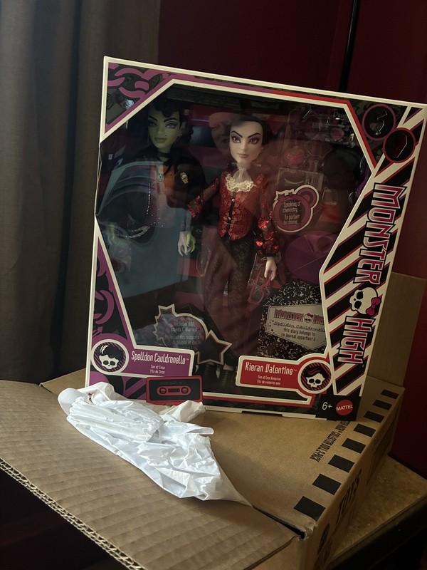 Monster High Kieran Valentine and Spelldon Cauldronello Dolls 2-Pack JHK60-9565