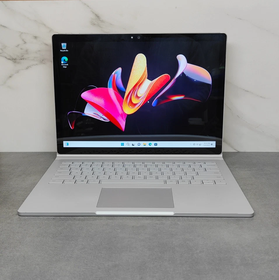Surface Book i5 6th Gen 8 GB RAM 256GB SSD Win11 13.5 -inch 3,000 x 2,000 touch - Image 2 of 4