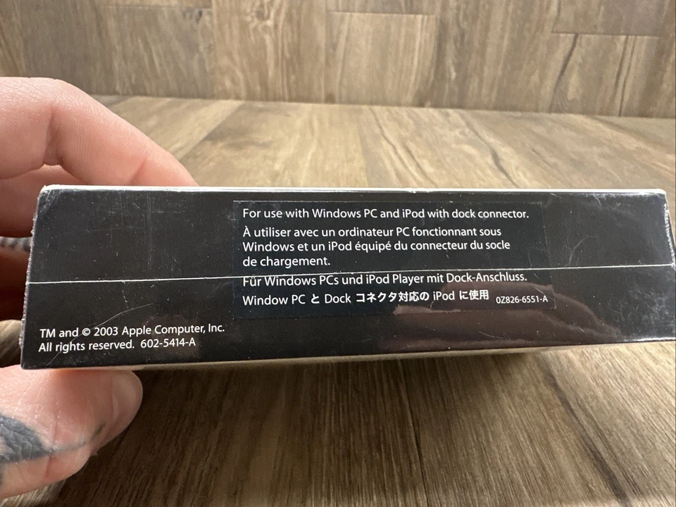 Apple Dock Connector to FireWire/USB 2.0 Y Cable for iPod (M9126G/A) - Image 3 of 4