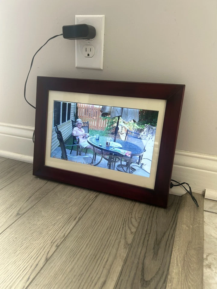 DigiFrame 13.3" Digital Photo Frame Espresso Wood LCD USB HDMI – Tested - Image 3 of 4