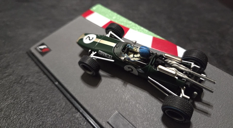 Modellino F1 1:43 Brabham BT24 - 1967 - Denis Hulme - F1 Collection Custom - Immagine 4 di 4
