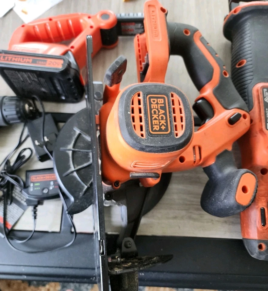 20V MAX Lithium-Ion Cordless 4 Tool Combo Kit with (2) 1.5Ah Batteries and Charg - Image 4 of 4