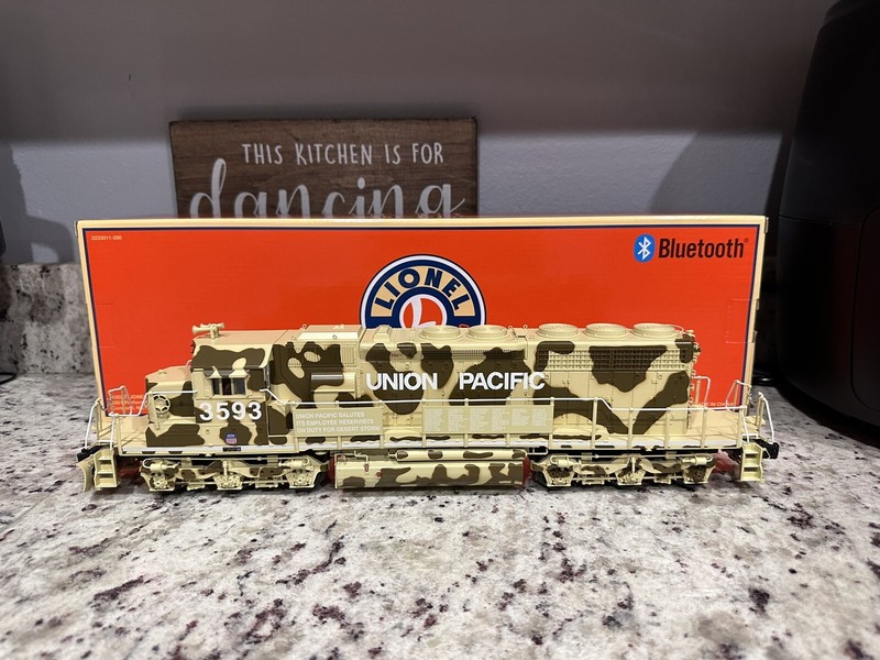LIONEL UP DESERT CAMO LEGACY SD40-2 DIESEL LOCOMOTIVE #3593 O GAUGE 2233561