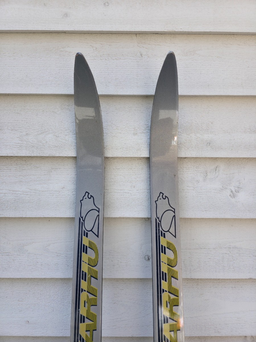 VINTAGE Old GRAY Snow Skis KARHU ARCTIC Measures 69
