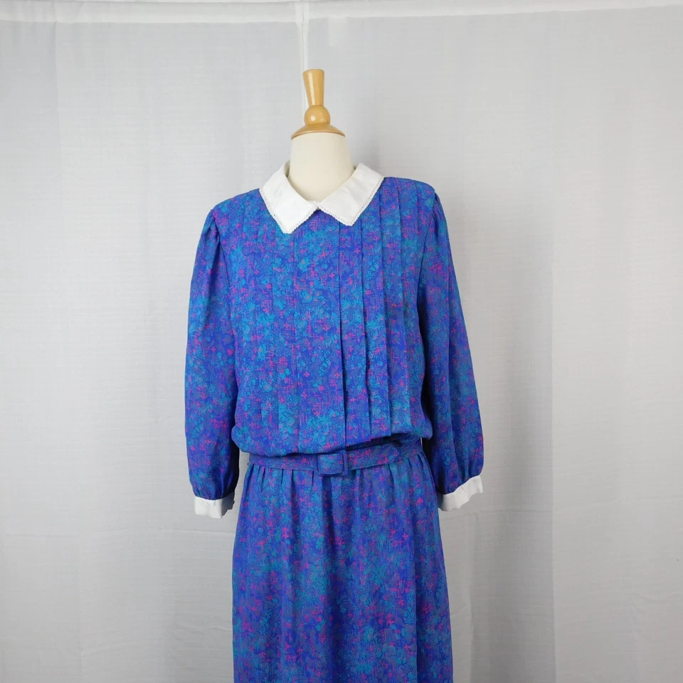 Vintage años 80 B.G.B. Vestido midi plisado con cinturón Cottagecore 12, azul floral #4841 Foto 3 de 4