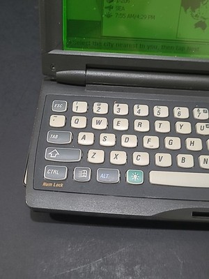 Hewlett Packard HP 320LX Handheld Palmtop PC Computer NO STYLUS