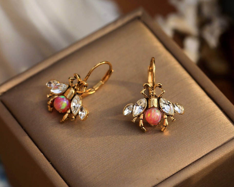 Boucles D'oreilles Dormeuses Abeille Perle Opale Vert - Création Unique - Neuf