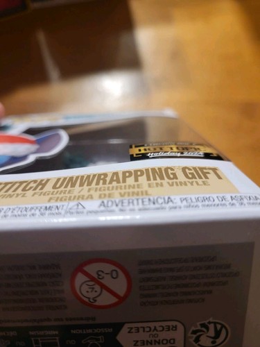 Funko Pop Disney Lilo & STITCH DESENVOLVIENDO REGALO #1522 TEMA CANDENTE VACACIONES 2024 - Imagen 7 de 9