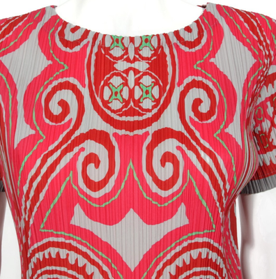 ISSEY MIYAKE FETE シャツ ISSEY MIYAKE FETE Swirling Red Gray Pleated Short Sleeve Top