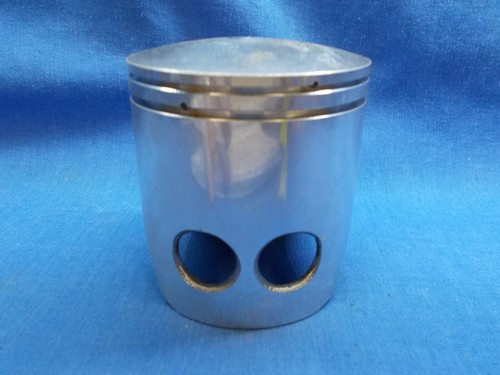 Yamaha 1M1-11636-01. OEM Piston. .50os. Fits Yamaha DT250(77-78). - Picture 3 of 9