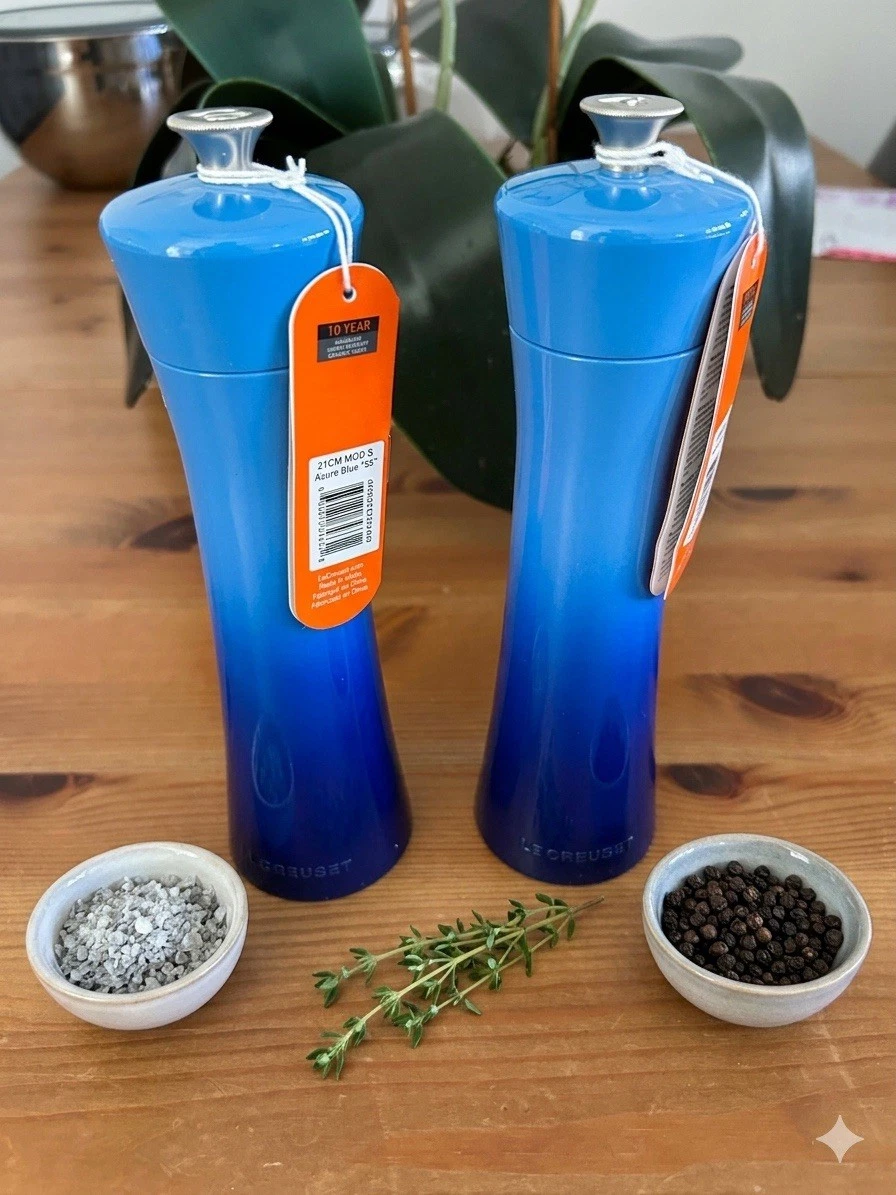 Le Creuset Classic Salt and Pepper Mills Set - 21cm - Azure Blue - NEW
Opens in a new window or tab