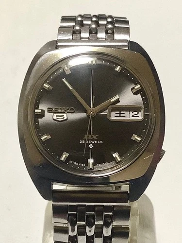 Seiko 5DX 6106-7010 Men’s Watch 1968 35mm Vintage Used From Japan