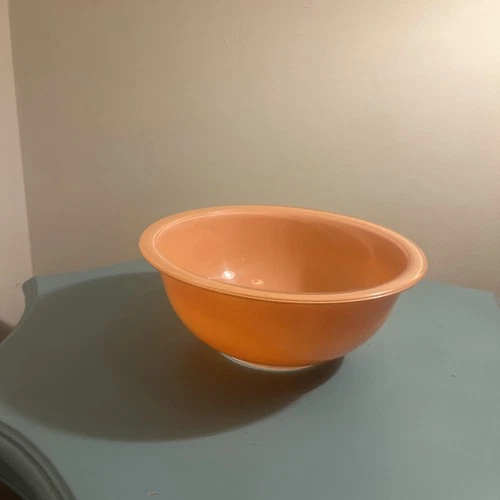 Vintage Peach PYREX Clear Bottom Mixing Bowl #323 1.5 Lite