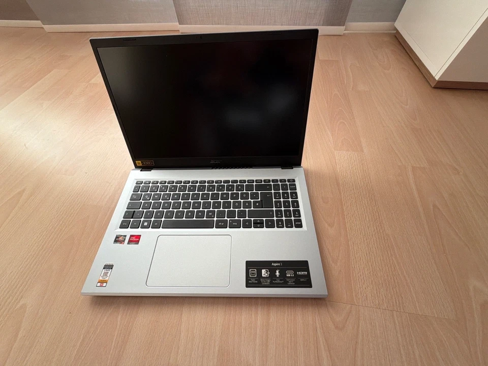 Acer Aspire 3 A315-24P R1UP, AMD Ryzen 3 7320U, 16GB RAM, 512GB SSD, Windows 11 - Bild 2 von 4