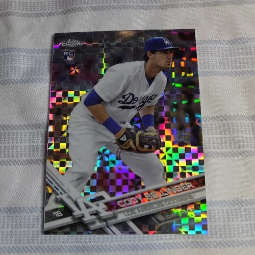 2017 CODY BELLINGER TOPPS CHROME #79 Topps Refractor RC (b1)