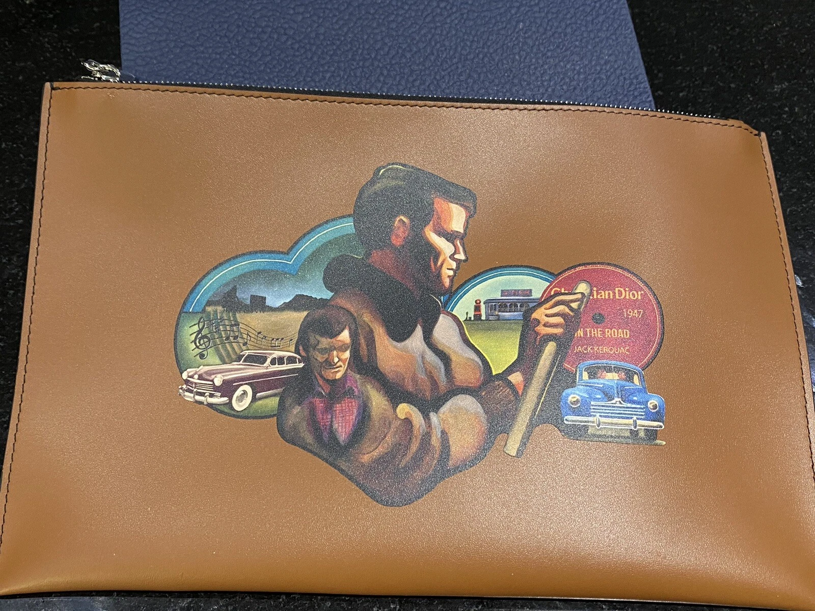 Pochette Dior homme imprimée « sur la route »