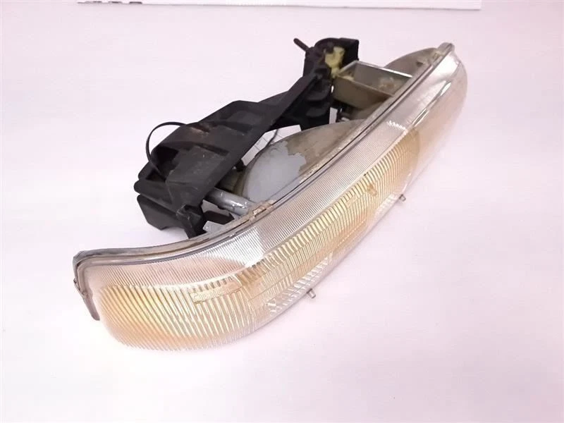 右侧头灯适合雪佛兰 SUBURBAN 2000 - 2006 — 第 2/4 张图片