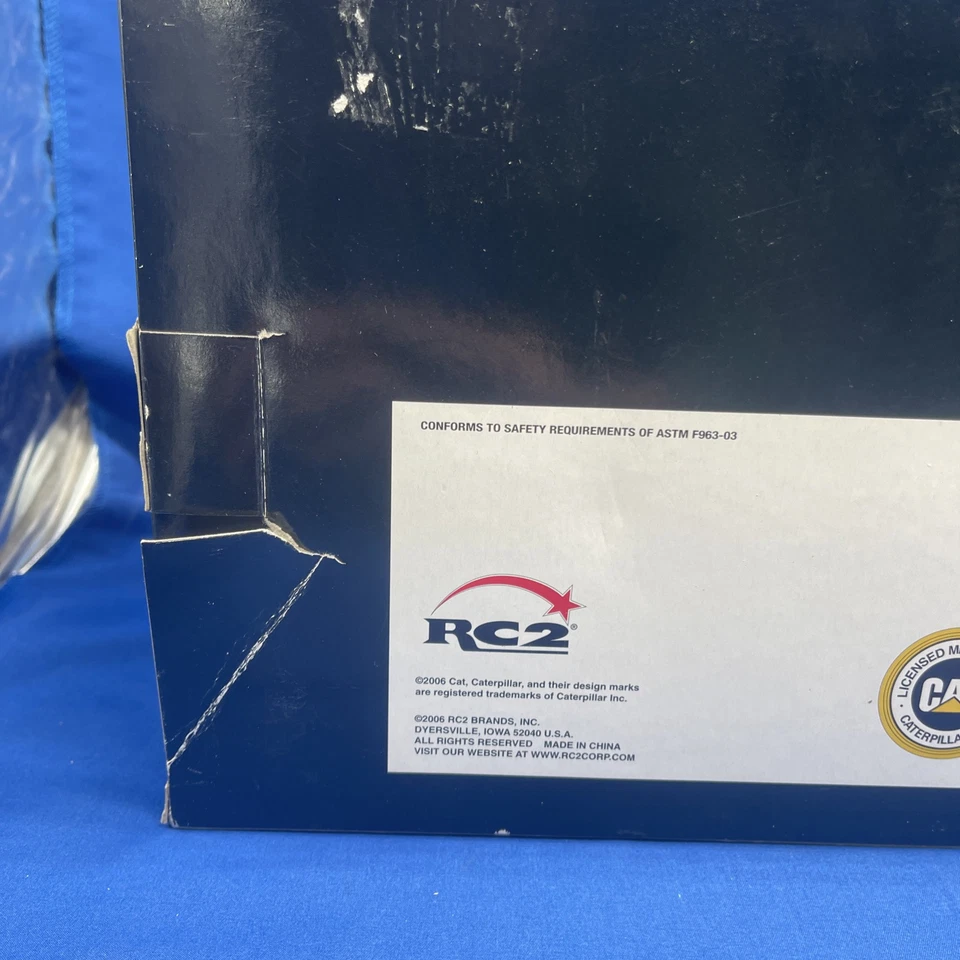 Caterpillar CAT RC2 2006 One Tough Ride Chopper Motorcycle by OCC 1:10 Diecast - Image 4 of 4