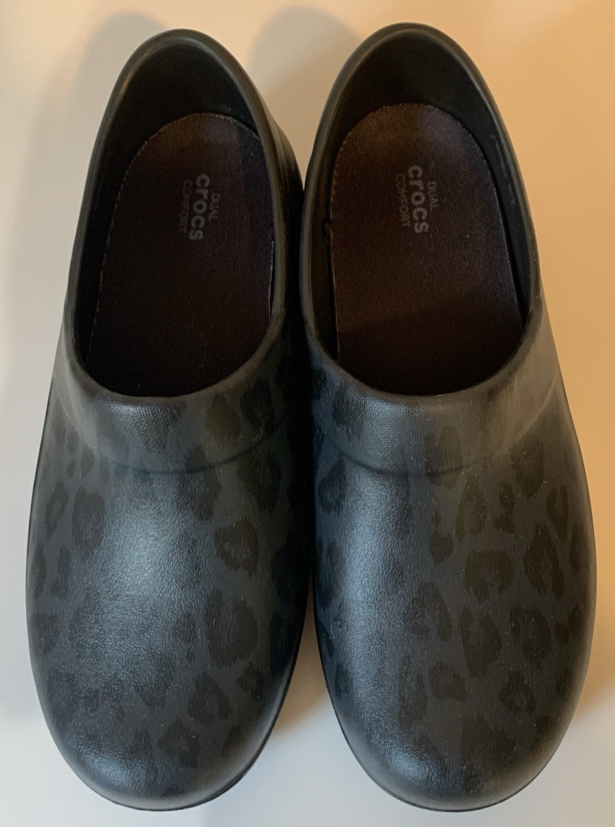 Crocs Dual Comfort Animal print Nurse Clog Shoes Gray Black Women’s 10