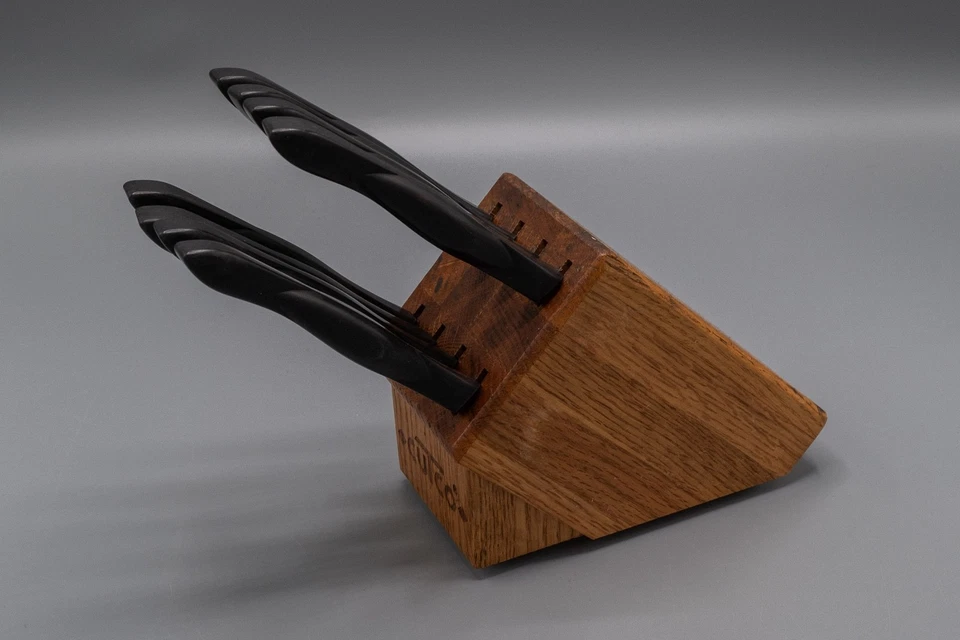 Cuchillos de mesa individuales para carne dentada Cutco #1759 - 8 3/8" - Juego de 8 en bloque Foto 4 de 4