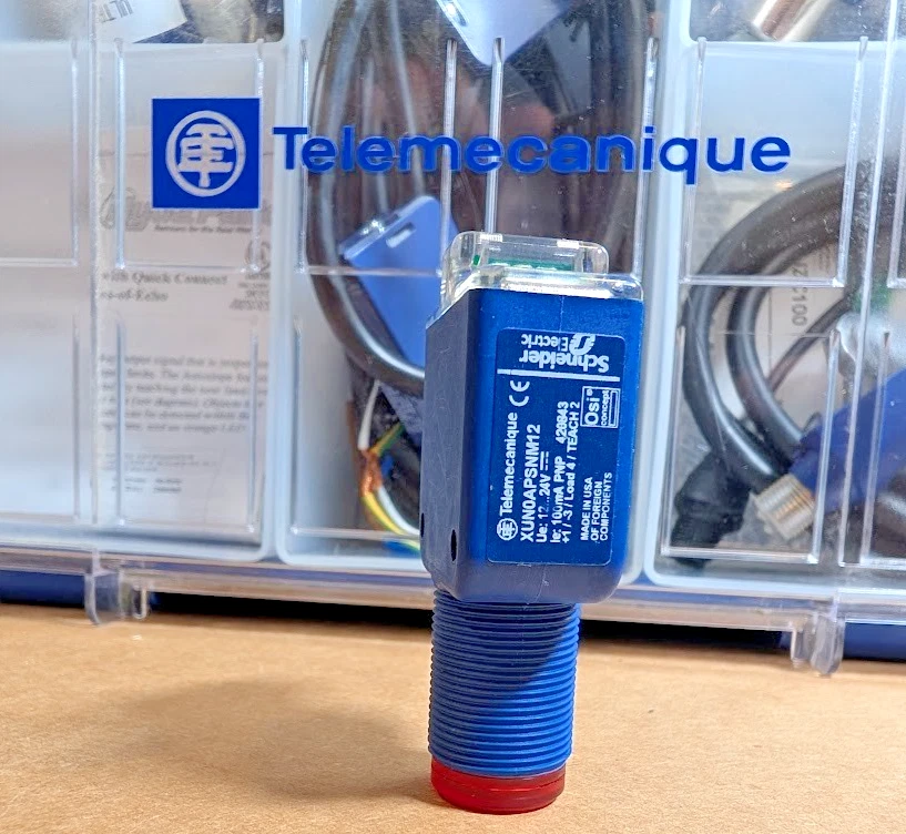 Telemecanique XUN0APSNM12 Photoelectric Sensor, 12 cm, 24VDC, Diffuse, (New NB) - Image 2 of 4