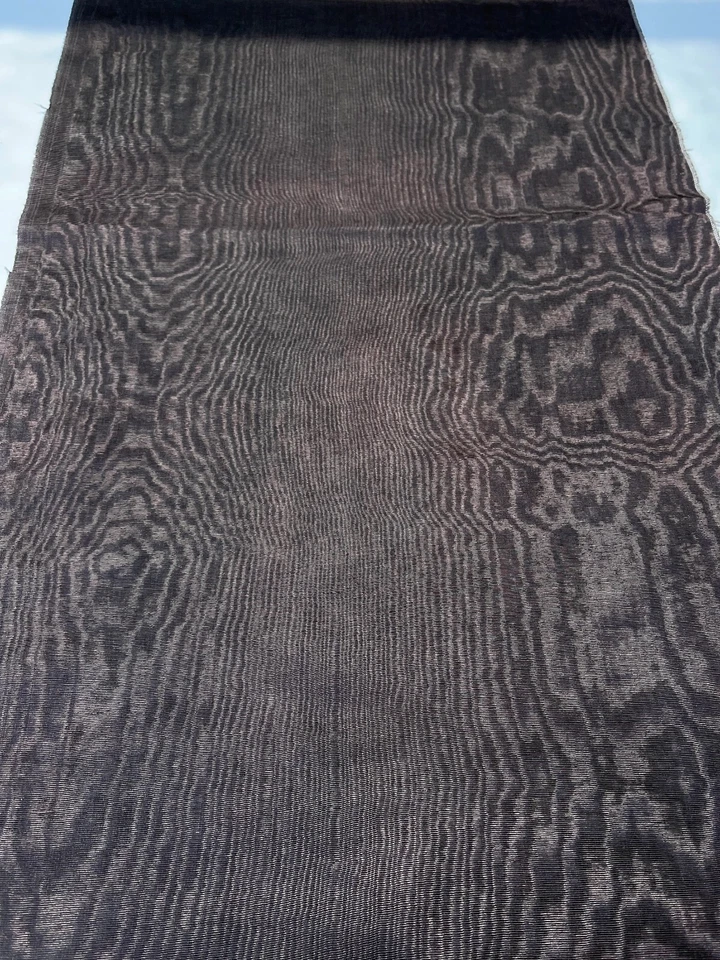 Tela Moire de seda marrón por 2 metros. Marca de agua estampada, opciones multicolor. Foto 3 de 4