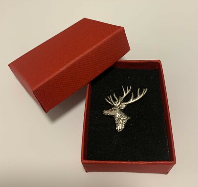 STAG HEAD SILVER PEWTER PIN BADGE BROOCH LAPEL RED GIFT BOX BIRTHDAYS HUNTING