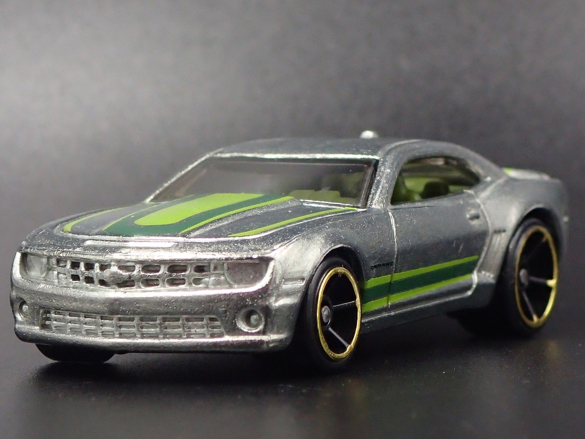 2010-2015 CHEVY CHEVROLET CAMARO SS RARE 1:64 SCALE DIORAMA