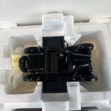 Danbury 1925 Ford Model T Roadster Diecast 124 Scale Black W Original Box Mint
