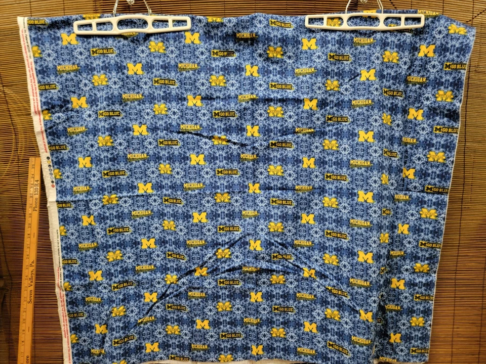 De Colección Franela Universidad de Michigan Wolverines Tela Azul Estampado Tie Dye Look Foto 2 de 4
