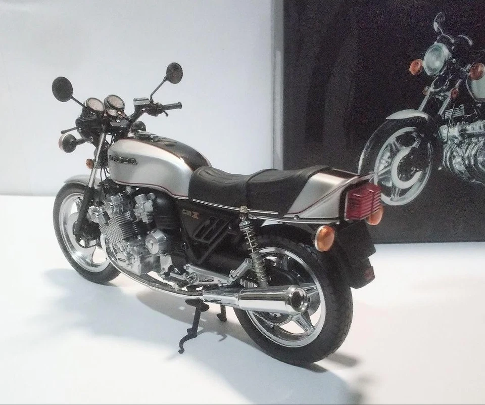 MINICHAMPS 1/12 Honda CBX 1000 1978 Silver Diecast Model w/Box - Image 4 of 4