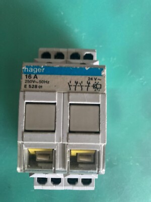 Contacteur HAGER 16A 250V - Référence E 524 F1 33038 - Occasion Fonctionnel