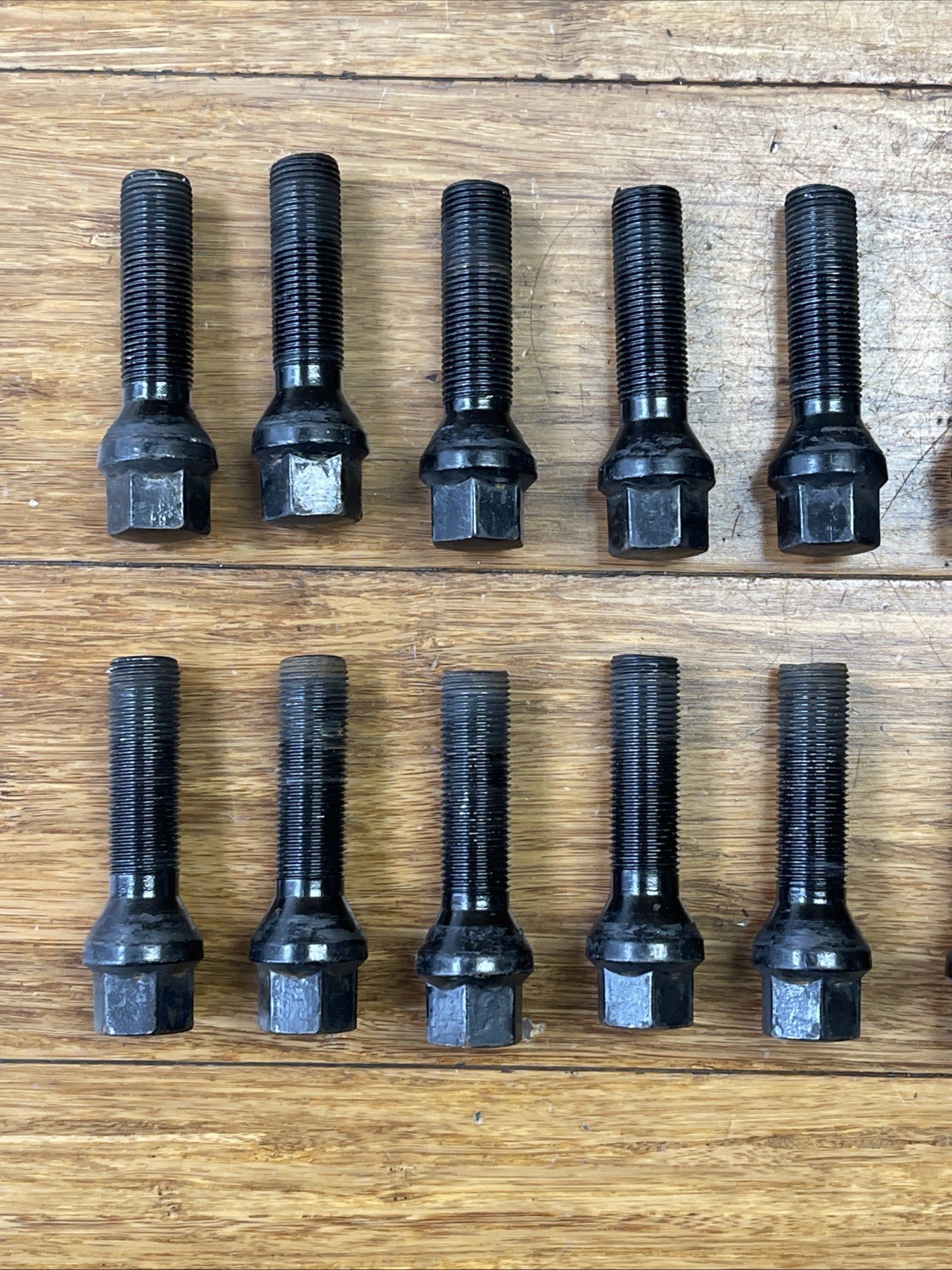 BMW i8 2009-2025 Wheel bolts Set