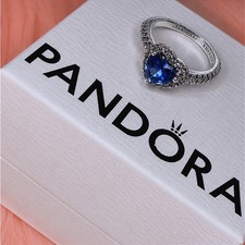 PANDORA Sparkling Elevated Heart Ring Blue Cr...