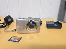 Canon IXUS 700 Digital Compact Camera  With 512mb Sd Card 