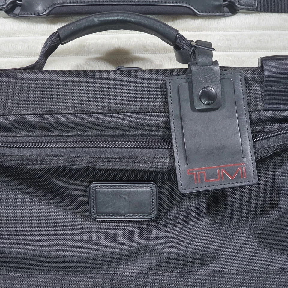 TUMI Bolsa de Ropa Alpha Tri Plegable Traje de Viaje Balístico Nylon Negro 22133 Foto 3 de 4