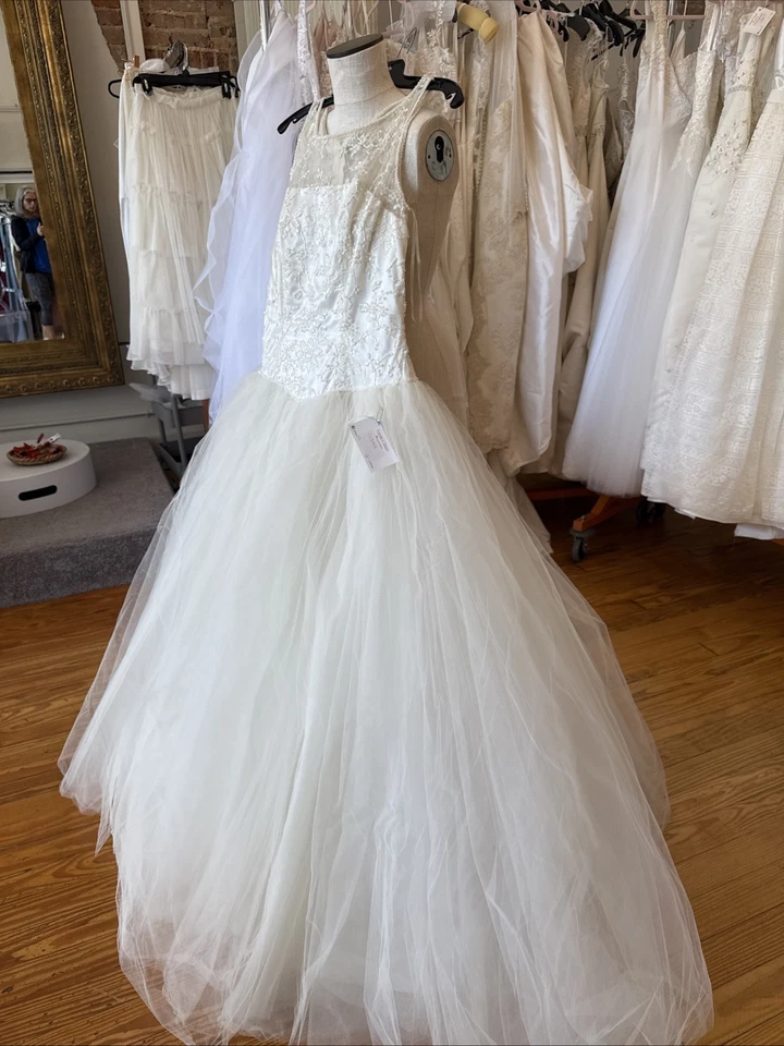 Vestido de Boda Marfil Talla 12 De Colección Morilee Cuentas Pesadas, Falda Completa de Tul Foto 2 de 4