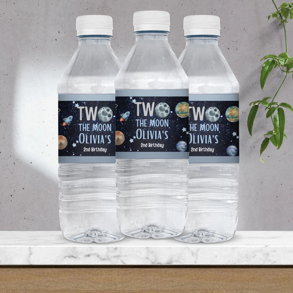 Dos etiquetas para botellas de agua The Moon Foto 2 de 4