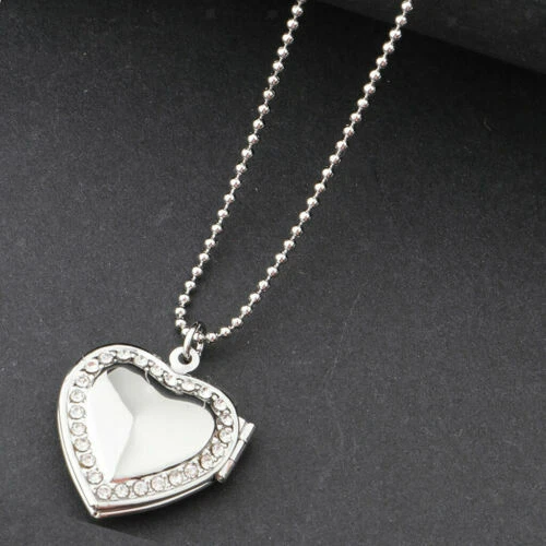 Collane e pendagli di bigiotteria d'argento in strass