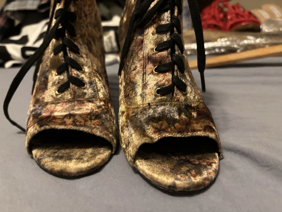 Botín Halle para mujer Nanette Nanette Lepore, gamuza multicolor coñac 7M Foto 2 de 4