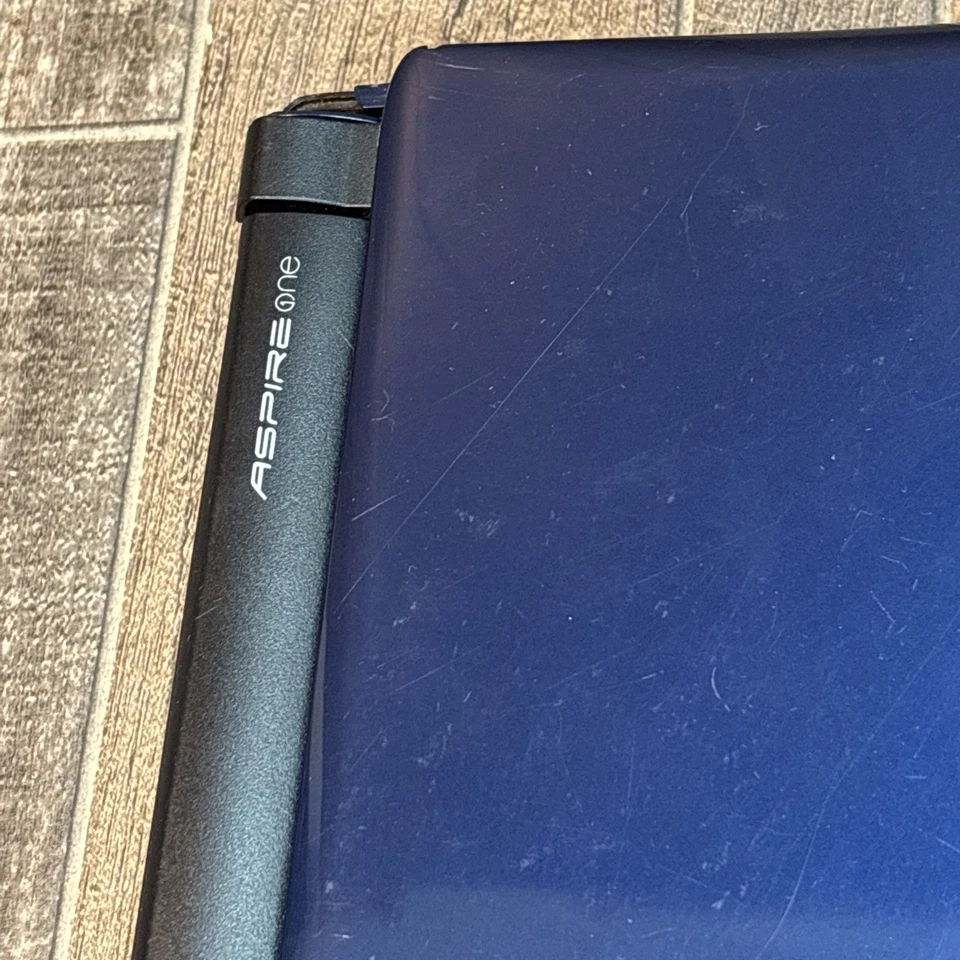 Acer Aspire One Laptop Blue For Parts or Repair As-Is No Power - Image 2 of 4