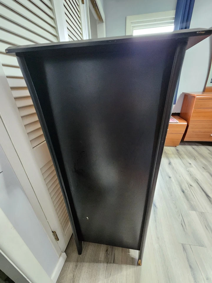 Cómoda y mesita de noche usada, negra, madera maciza, hecha en India Foto 2 de 4