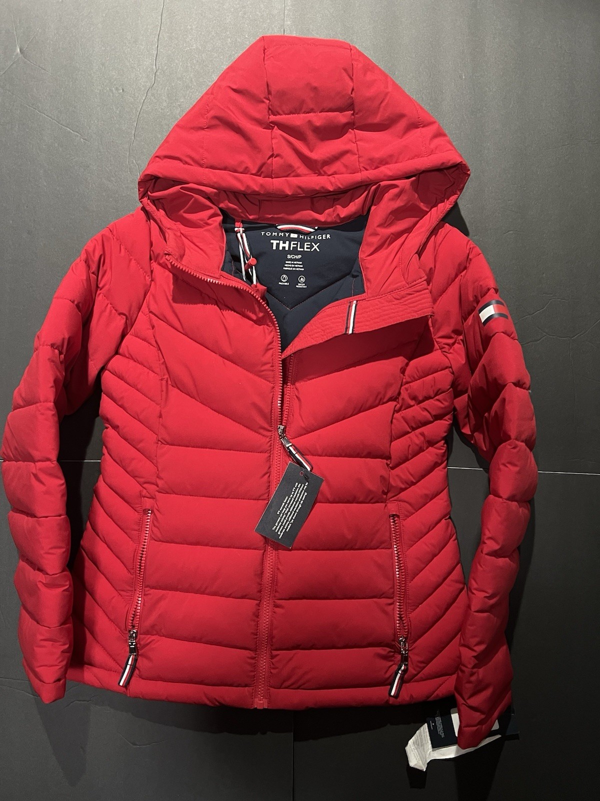 Tommy Hilfiger red puffer jacket with hood, NWT Size S #puffer #winterwear