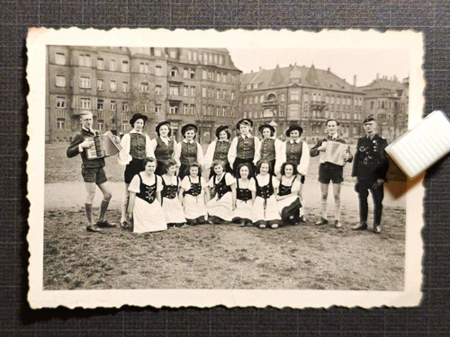 Photo: "The Folk Dance Group of L.V.B. (Leipziger Verkehrsbetriebe)", BDM around 1943