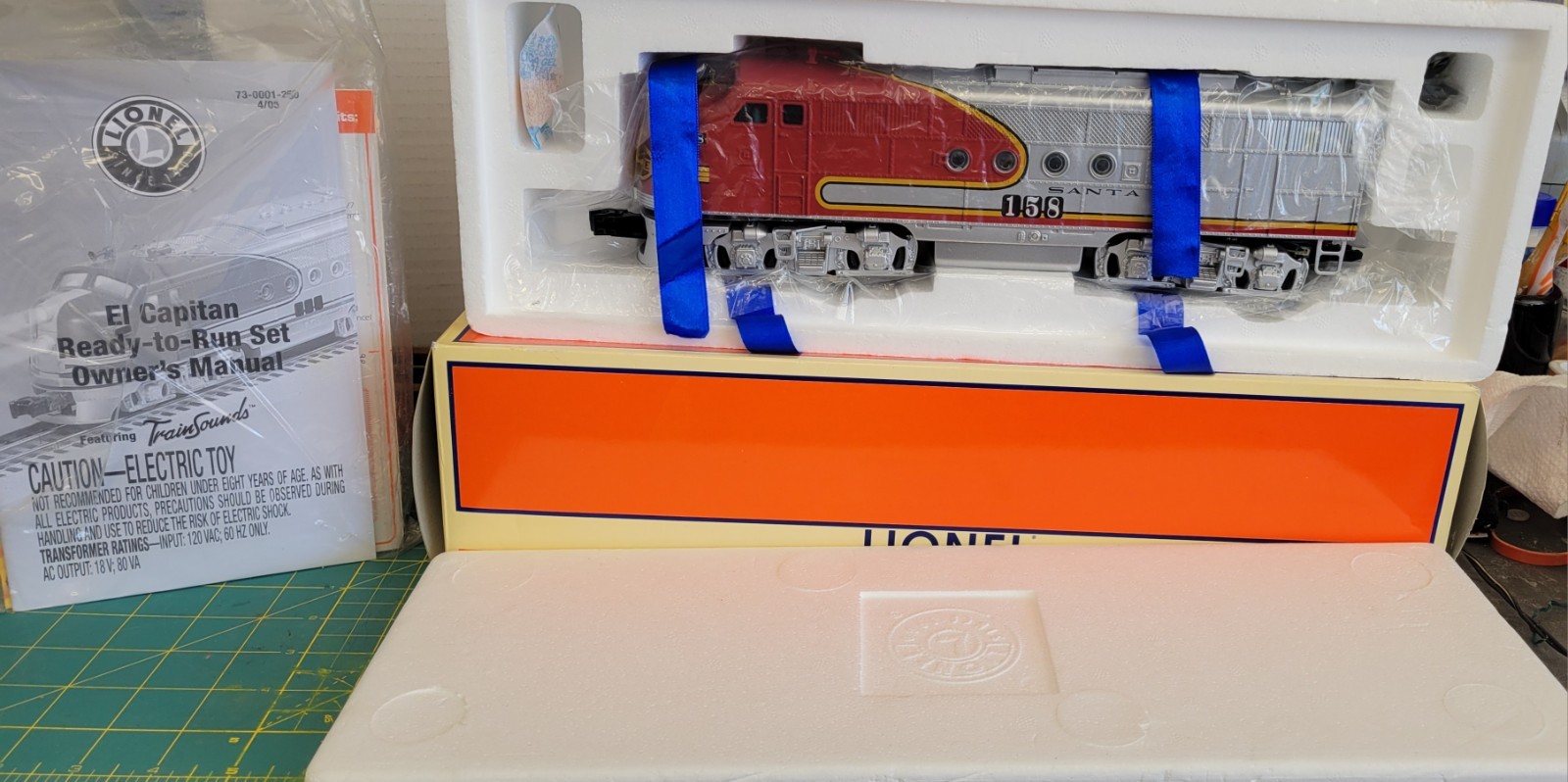 Lionel O Gauge Santa Fe FT #158 Diesel Locomotive with TrainSounds System